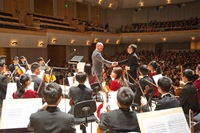 HKETO Director Steve Barclay welcomes Hong Kong Children's Symphony Orchestra's Honorary Guest Conductor Professor Gabriel Leung to Australia on the opening night of the Orchestra's Australasian tour.